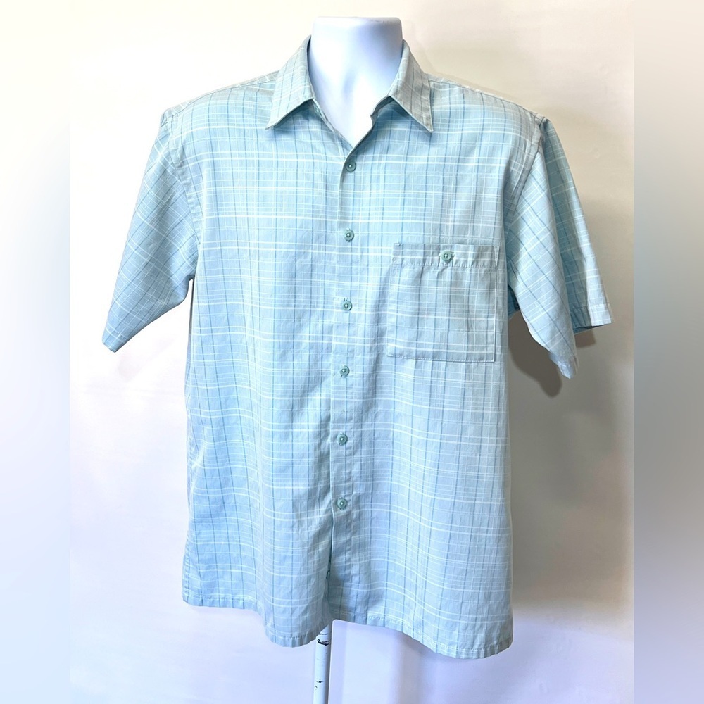 DAVID TAYLOR Light blue and white‎ plaid short sleeve shirt size M.